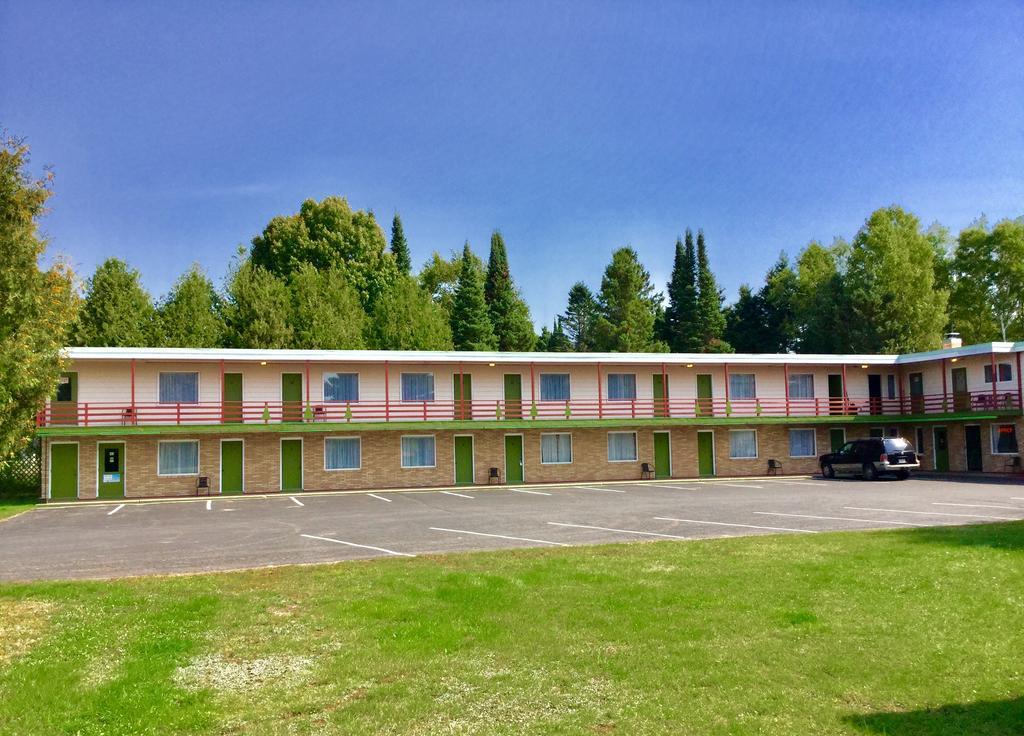 Cedars Motel Ironwood Ngoại thất bức ảnh