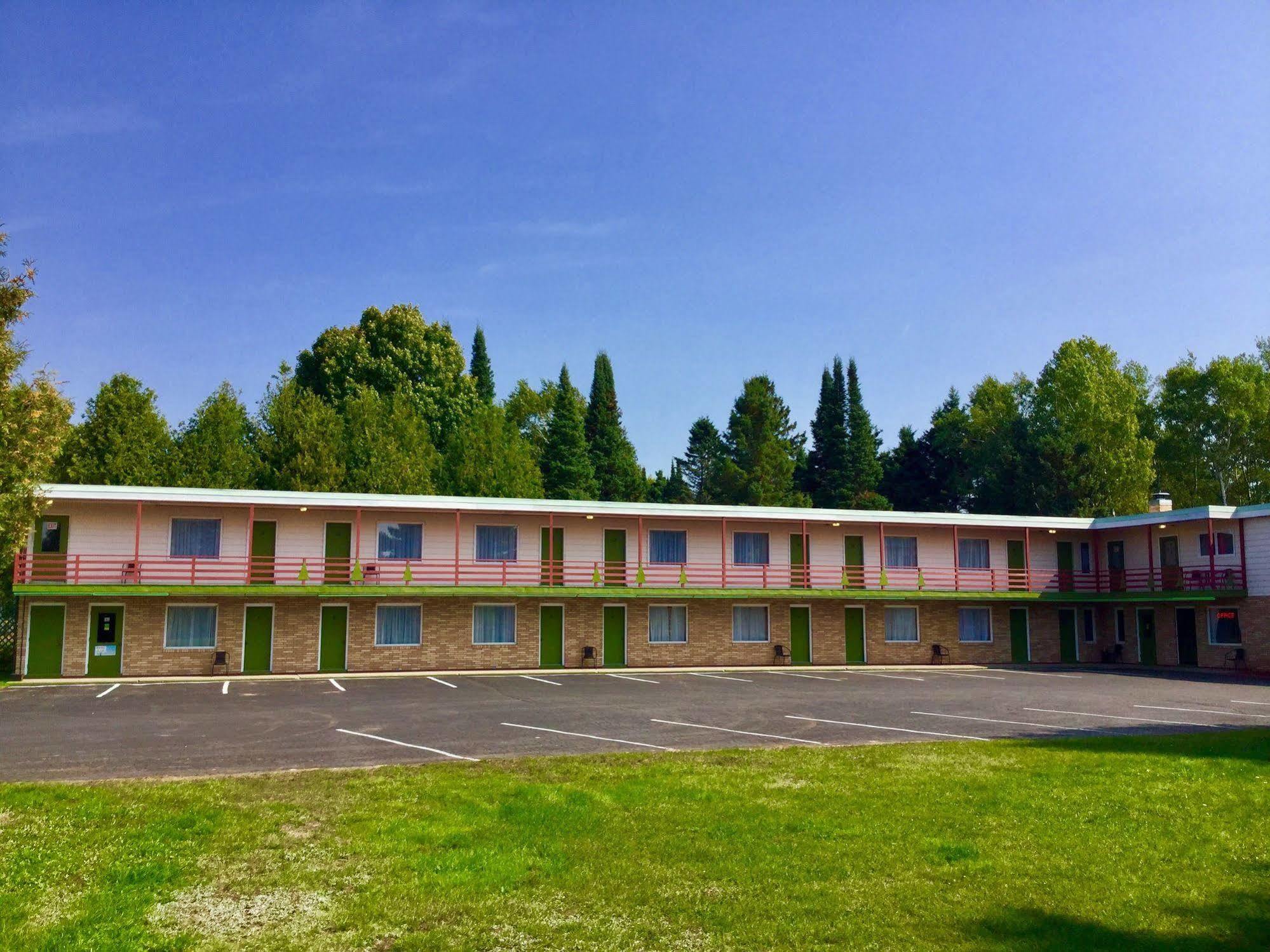 Cedars Motel Ironwood Ngoại thất bức ảnh