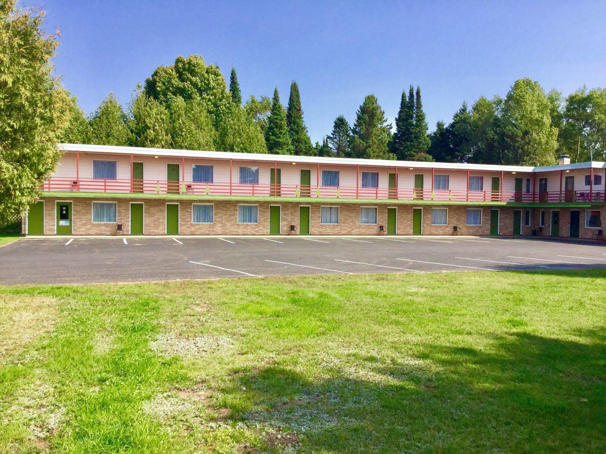 Cedars Motel Ironwood Ngoại thất bức ảnh